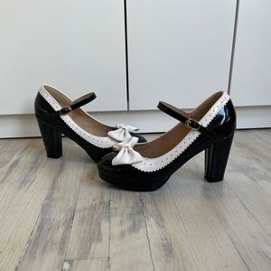 Patent leather cutesy heels size 39